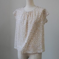 柔らかな素材が春らしい